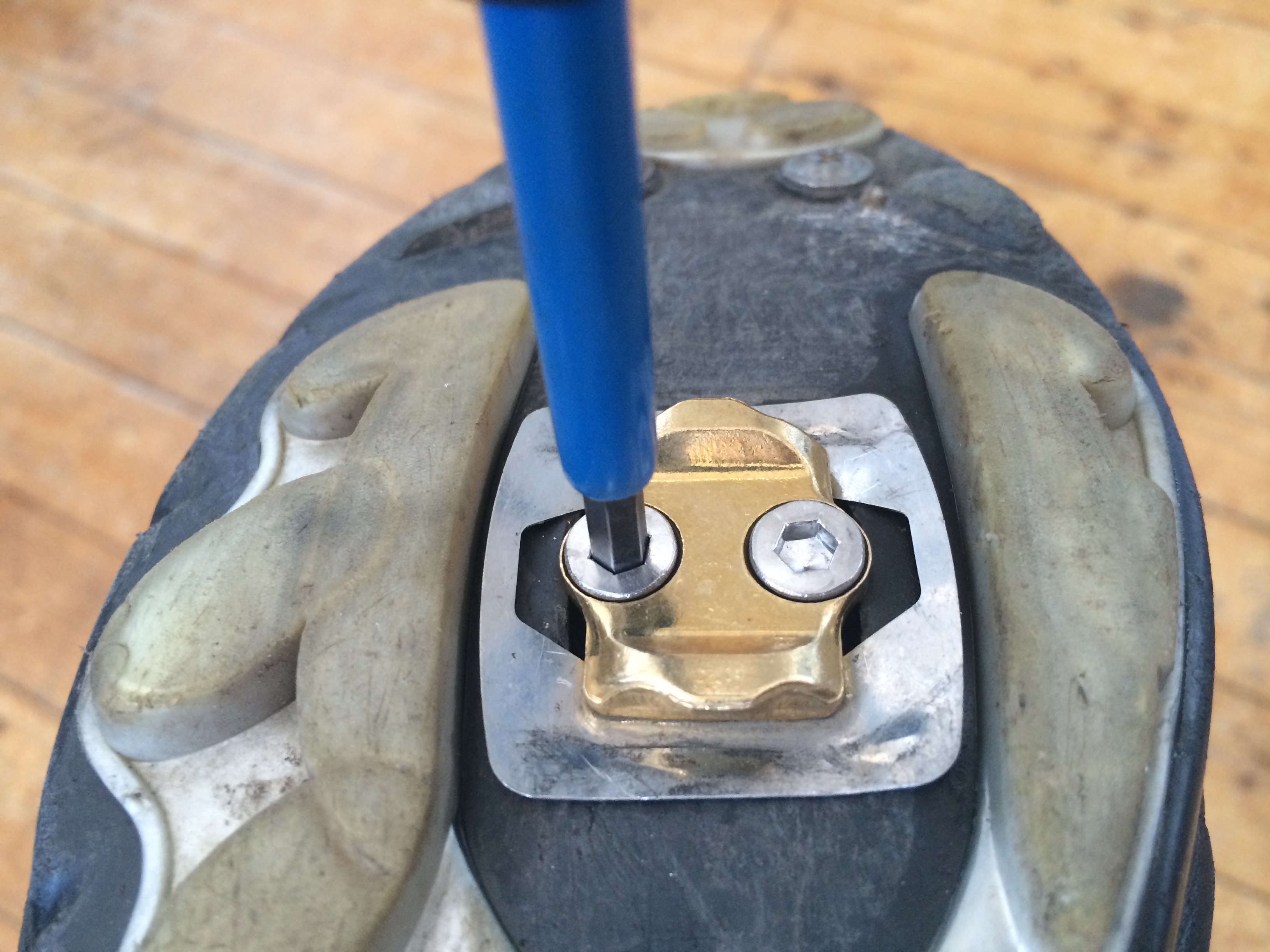 tightening spd pedals